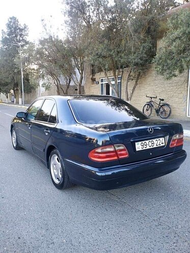 Mercedes E 240