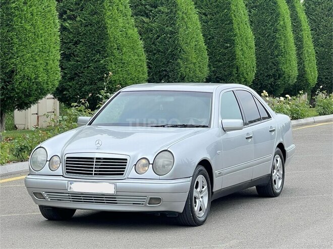 Mercedes E 240