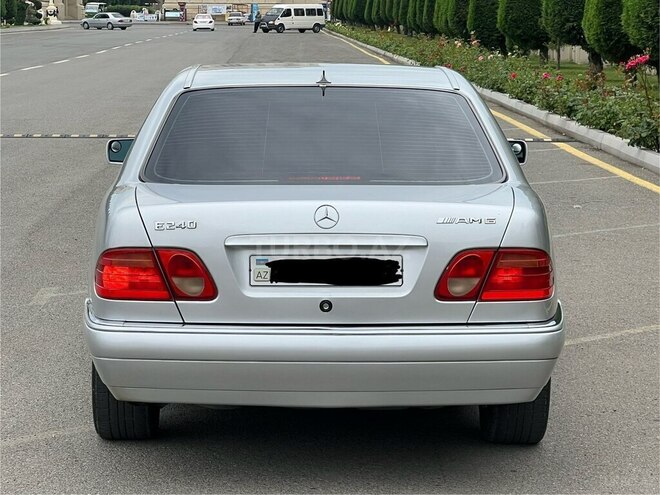 Mercedes E 240