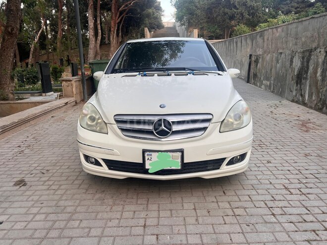 Mercedes B 200