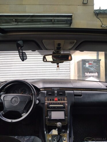 Mercedes E 230 1996, 381,000 km - 2.3 l - Qazax