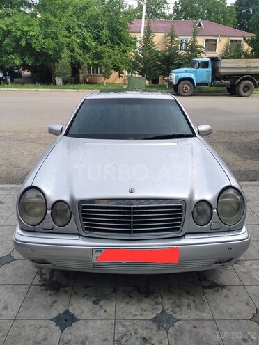 Mercedes E 230 1996, 381,000 km - 2.3 l - Qazax