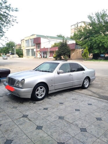 Mercedes E 230 1996, 381,000 km - 2.3 l - Qazax