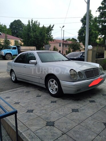 Mercedes E 230 1996, 381,000 km - 2.3 l - Qazax