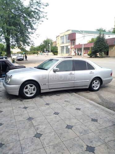 Mercedes E 230 1996, 381,000 km - 2.3 l - Qazax