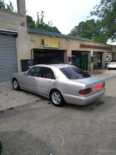 Mercedes E 230 1996, 381,000 km - 2.3 l - Qazax