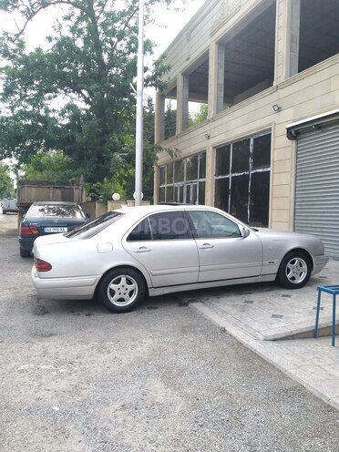 Mercedes E 230 1996, 381,000 km - 2.3 l - Qazax