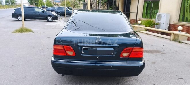 Mercedes E 230