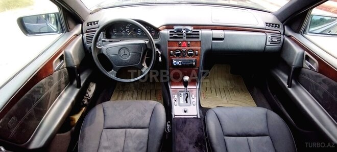 Mercedes E 230