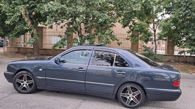 Mercedes E 230 1995, 560,000 km - 2.3 l - Bakı