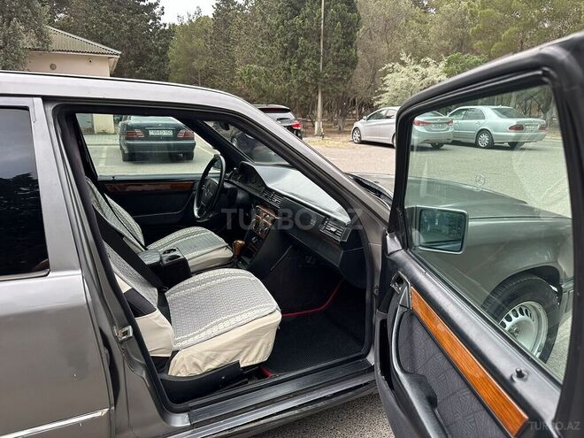 Mercedes E 220 1994, 377,000 km - 2.2 l - Sumqayıt