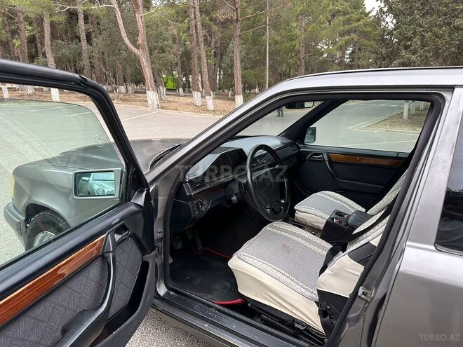 Mercedes E 220 1994, 377,000 km - 2.2 l - Sumqayıt