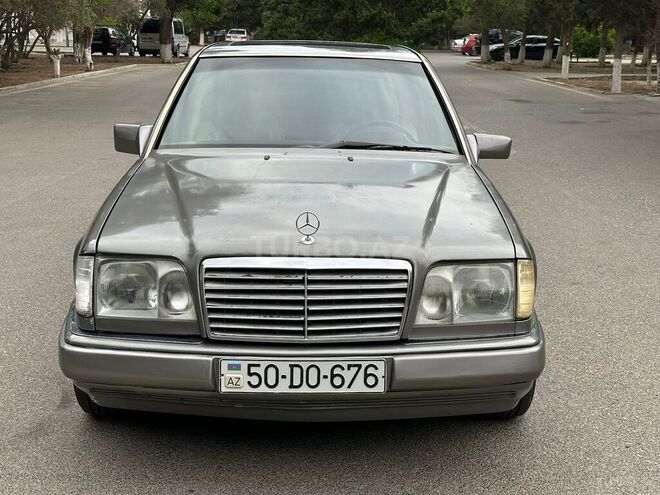 Mercedes E 220 1994, 377,000 km - 2.2 l - Sumqayıt