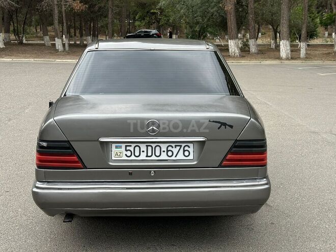 Mercedes E 220 1994, 377,000 km - 2.2 l - Sumqayıt