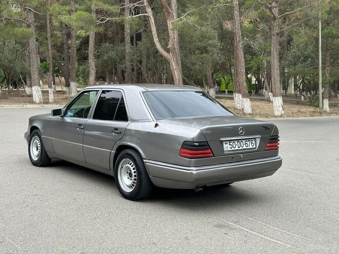 Mercedes E 220 1994, 377,000 km - 2.2 l - Sumqayıt