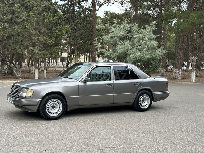 Mercedes E 220 1994, 377,000 km - 2.2 l - Sumqayıt