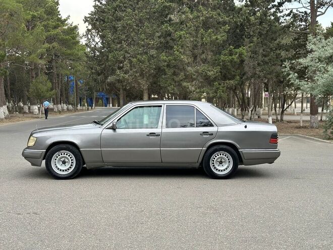 Mercedes E 220 1994, 377,000 km - 2.2 l - Sumqayıt