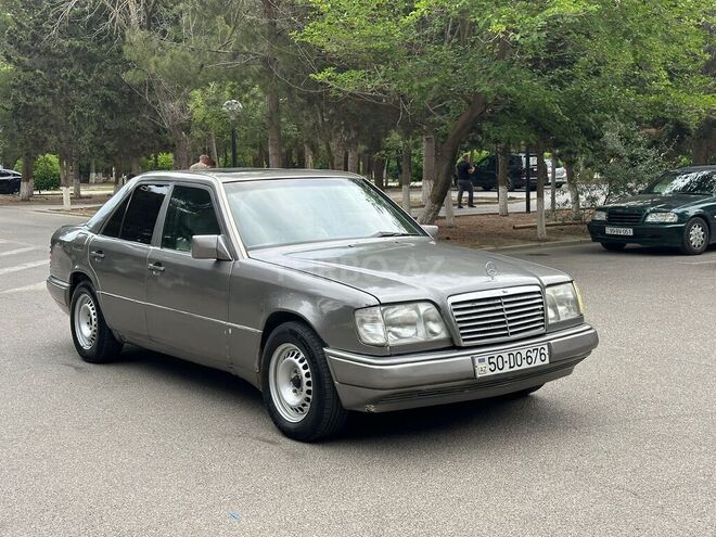 Mercedes E 220 1994, 377,000 km - 2.2 l - Sumqayıt
