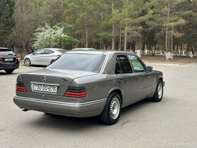 Mercedes E 220 1994, 377,000 km - 2.2 l - Sumqayıt