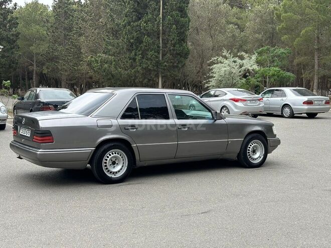 Mercedes E 220 1994, 377,000 km - 2.2 l - Sumqayıt