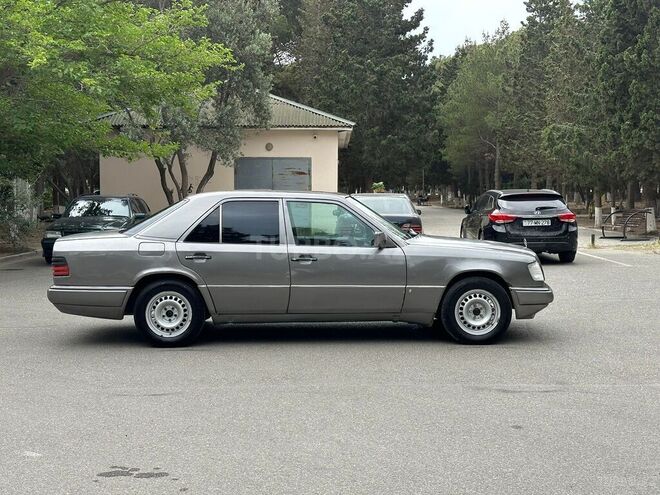 Mercedes E 220 1994, 377,000 km - 2.2 l - Sumqayıt
