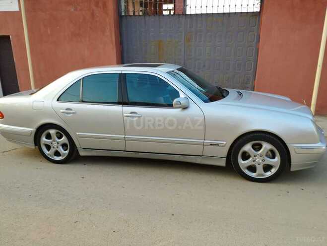 Mercedes E 240