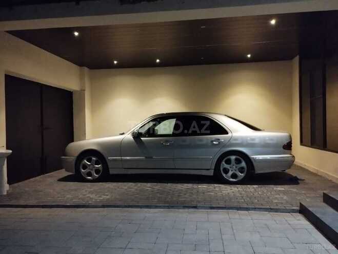 Mercedes E 240