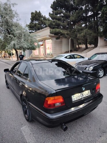 BMW 528 1999, 325,000 km - 2.8 l - Bakı