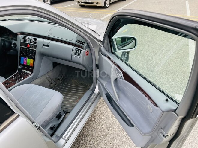 Mercedes E 270 2001, 356,456 km - 2.7 l - Bakı