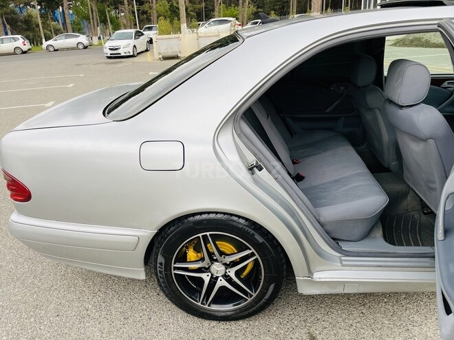 Mercedes E 270 2001, 356,456 km - 2.7 l - Bakı