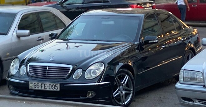 Mercedes E 240