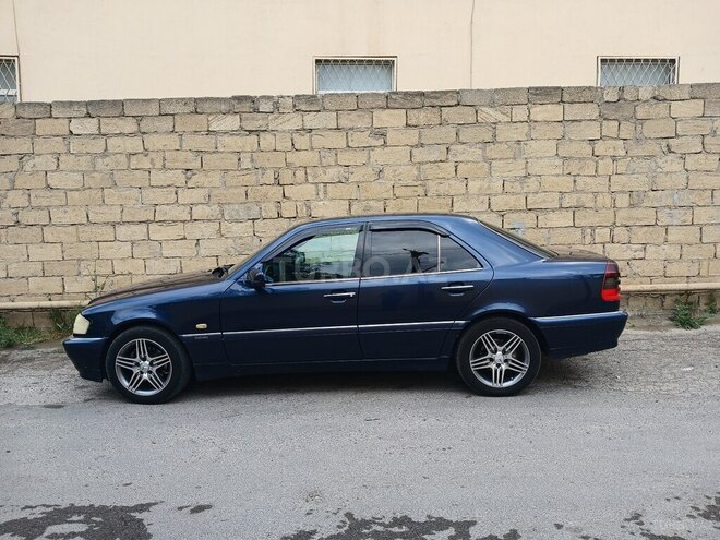 Mercedes C 200