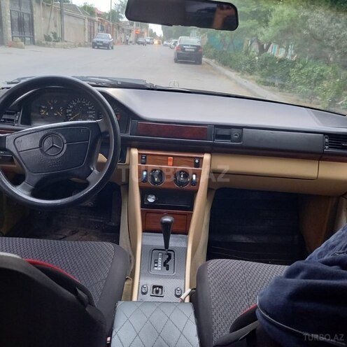 Mercedes E 200 1990, 372,262 km - 2.0 l - Bakı