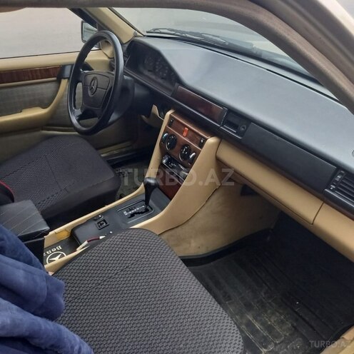 Mercedes E 200 1990, 372,262 km - 2.0 l - Bakı