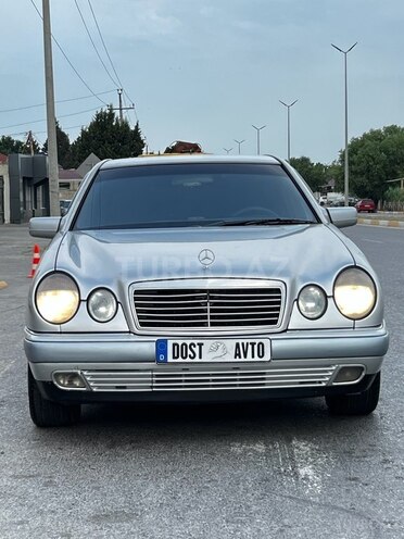 Mercedes E 230