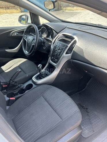 Opel Astra 2011, 270,000 km - 1.7 l - Siyəzən