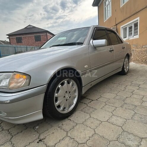 Mercedes C 240