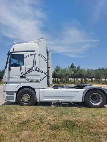 Mercedes Actros 1844