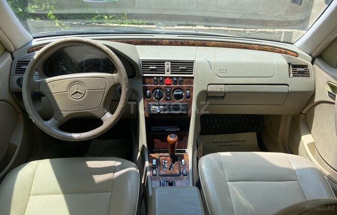 Mercedes C 230