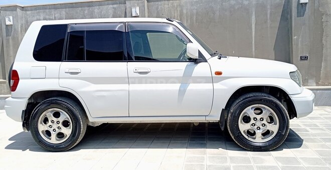 Mitsubishi Pajero io