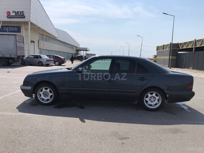 Mercedes E 220 2000, 312,000 km - 2.2 l - Bakı