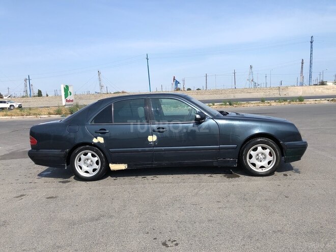 Mercedes E 220 2000, 312,000 km - 2.2 l - Bakı