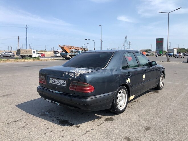 Mercedes E 220 2000, 312,000 km - 2.2 l - Bakı