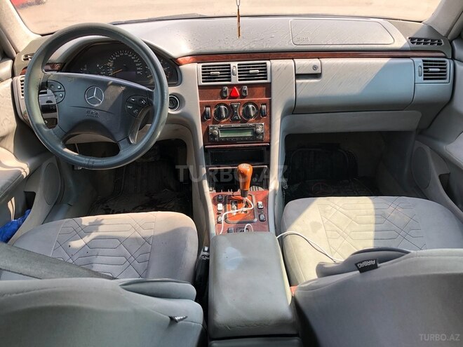 Mercedes E 220 2000, 312,000 km - 2.2 l - Bakı