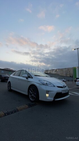 Toyota Prius 2015, 180,000 km - 1.8 l - Sumqayıt
