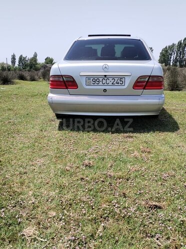 Mercedes E 240