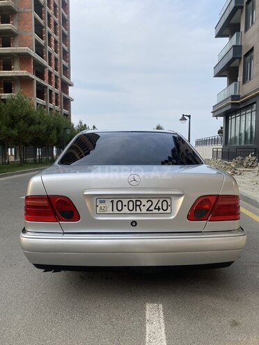 Mercedes E 240