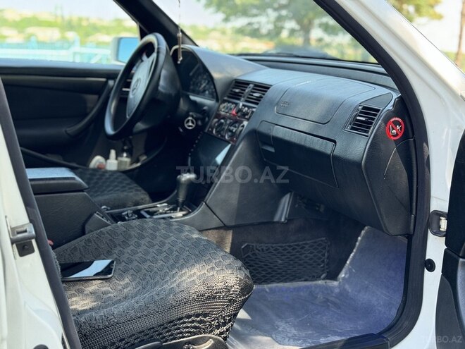 Mercedes C 200 1998, 380,000 km - 2.0 l - Quba