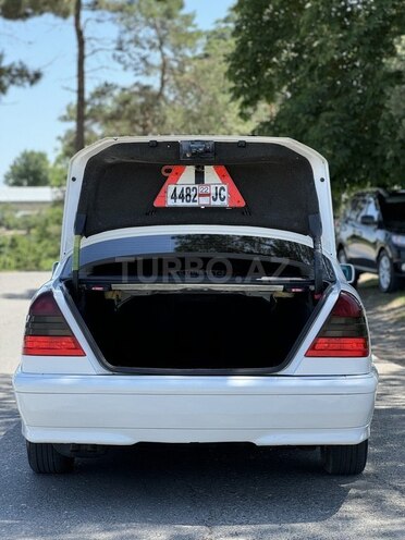 Mercedes C 200 1998, 380,000 km - 2.0 l - Quba