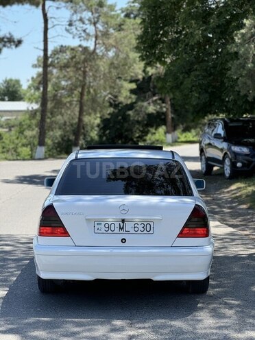 Mercedes C 200 1998, 380,000 km - 2.0 l - Quba